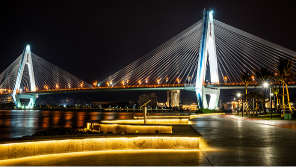 橋梁夜景照明能夠全天候凸顯橋梁美學特征